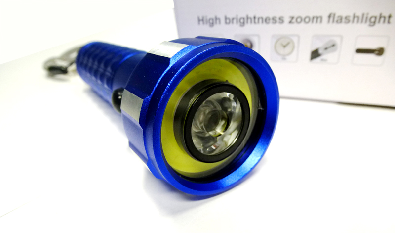 COB LED Zoom Taschenlampe im Display 31037 - zum Schließen ins Bild klicken