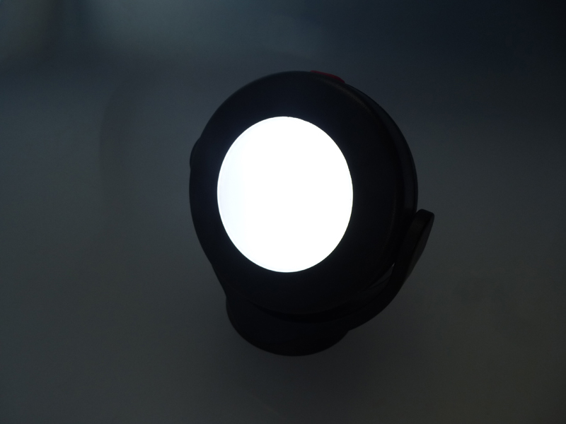 COB LED Arbeitslampe im 12er Display - zum Schließen ins Bild klicken