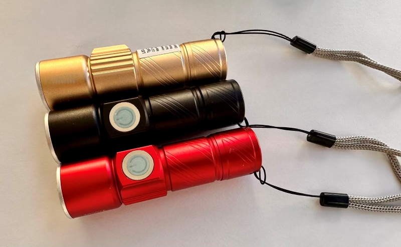 LED Taschenlampe USB wiederaufladbar, mit Zoom