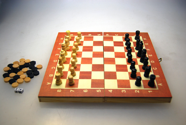 Schach Dame Backgammon Brett 3 in 1 - zum Schließen ins Bild klicken