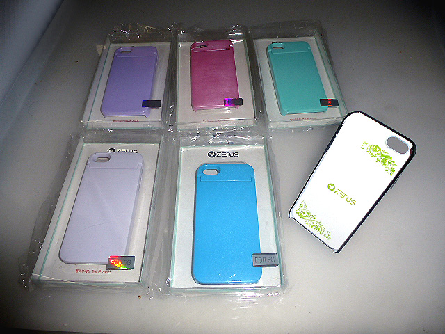 Iphone 5 Cellphone Case with stand-up display